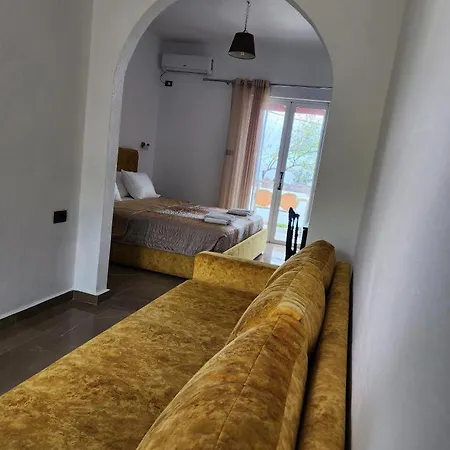 Corali Hotel Himare Fshat
