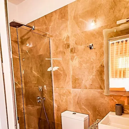 Corali Hotel Himare Fshat