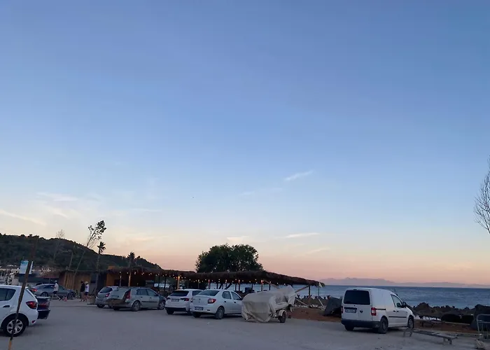 Corali Himare Fshat